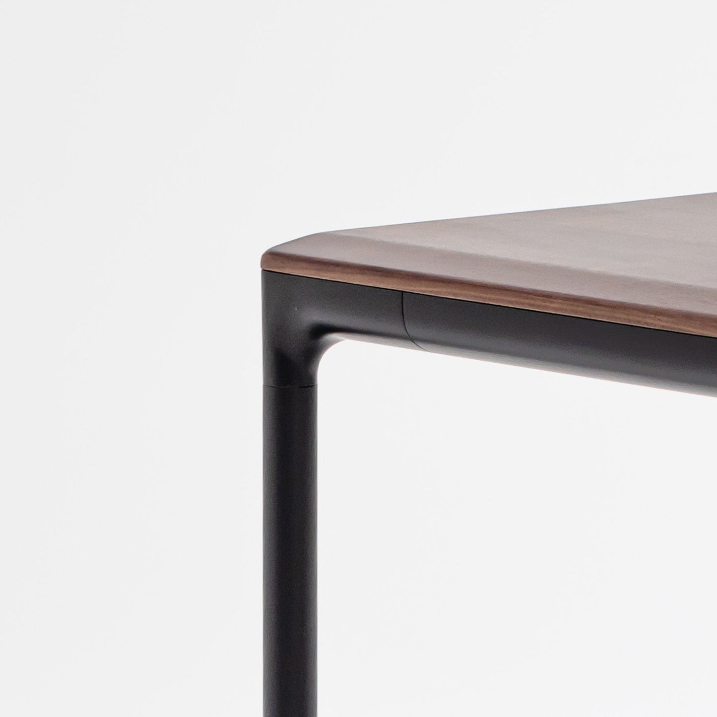 Beflo Tenon Mini Walnut Black Legs