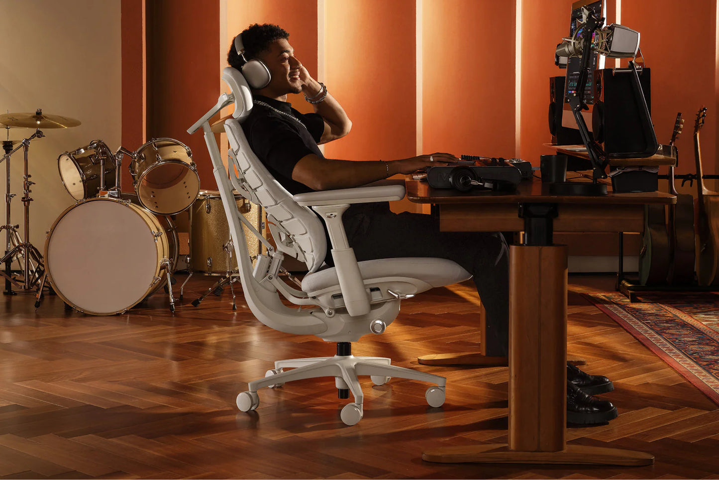 LiberNovo Maxis Ergonomic Chair – Big & Tall Office Chair up to 399 lbs with 160° Recline & Active AirFlow