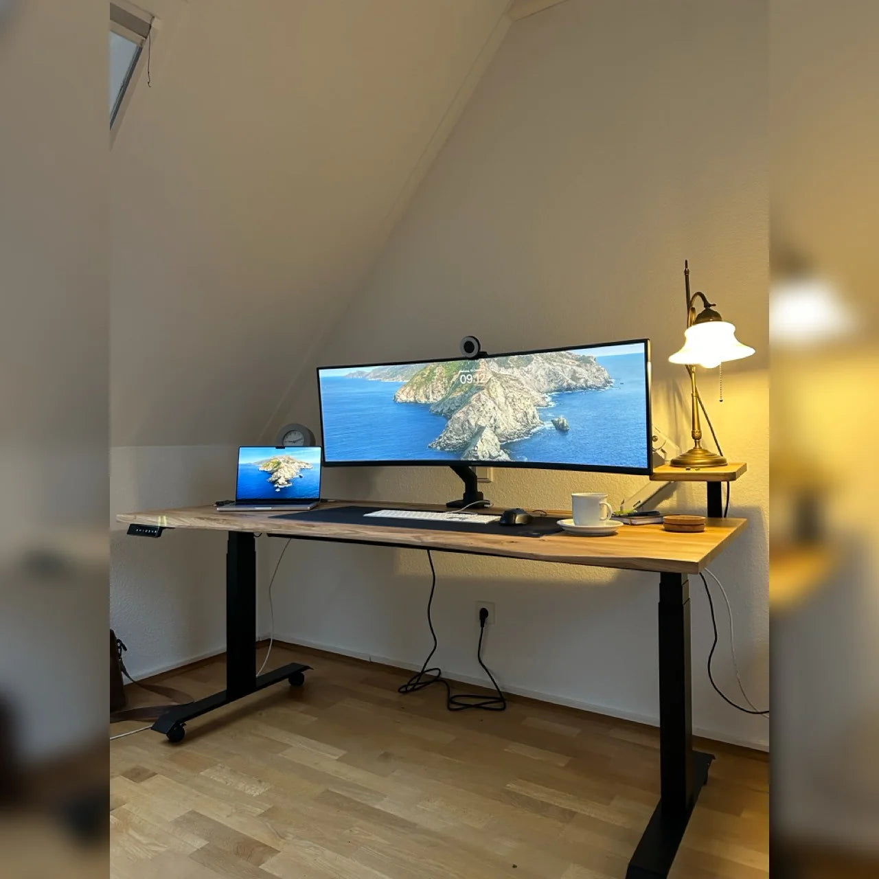 ErgoHide Oak Standing Desk