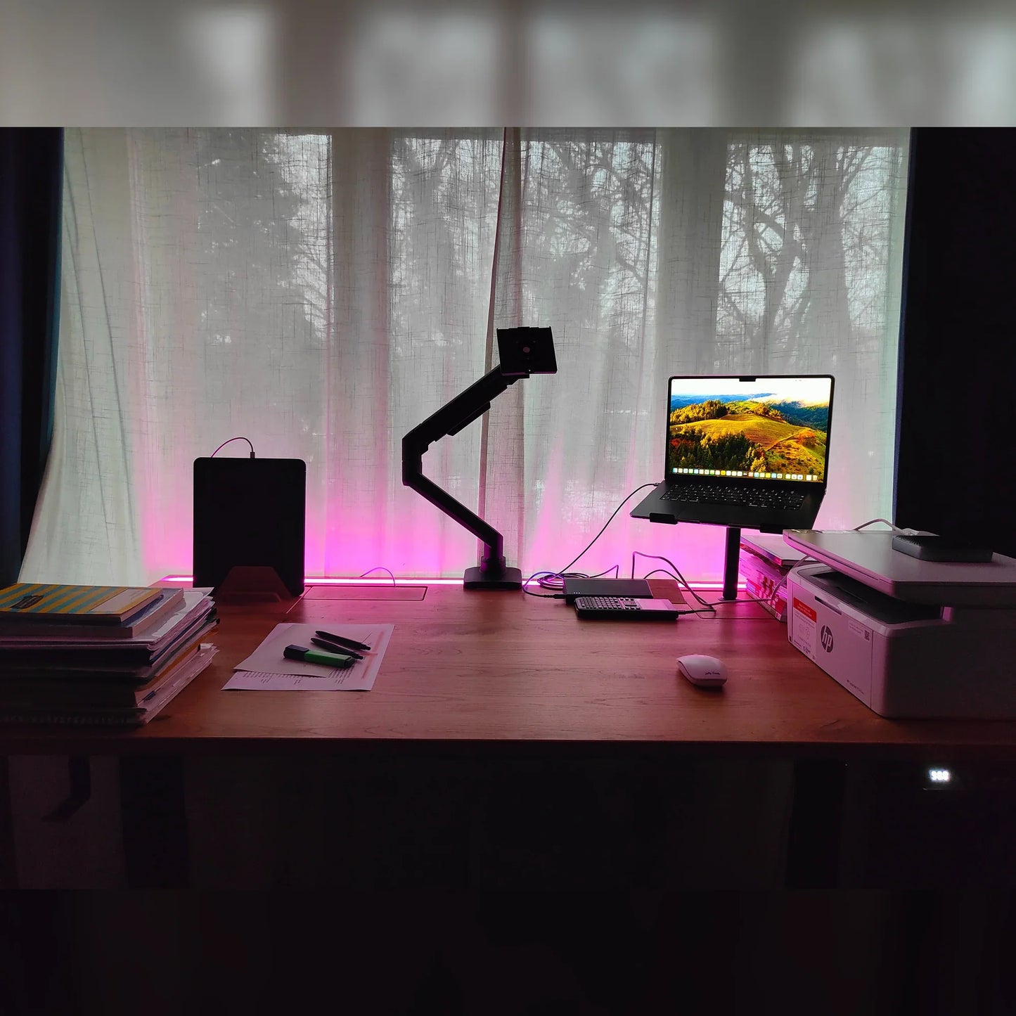 ErgoHide oak epoxy desk detail