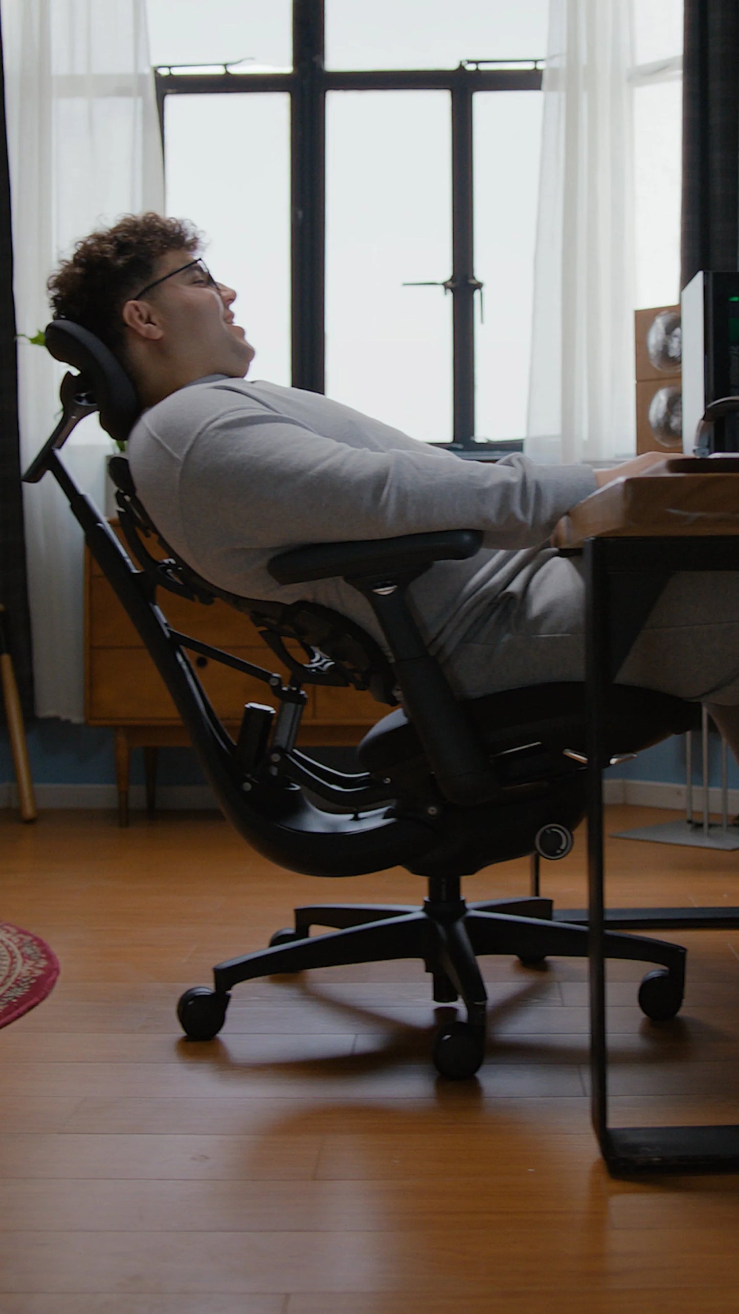 LiberNovo Omni Dynamic Ergonomic Chair – Electric Lumbar Support, SyncroLink Movement & 160° Recline