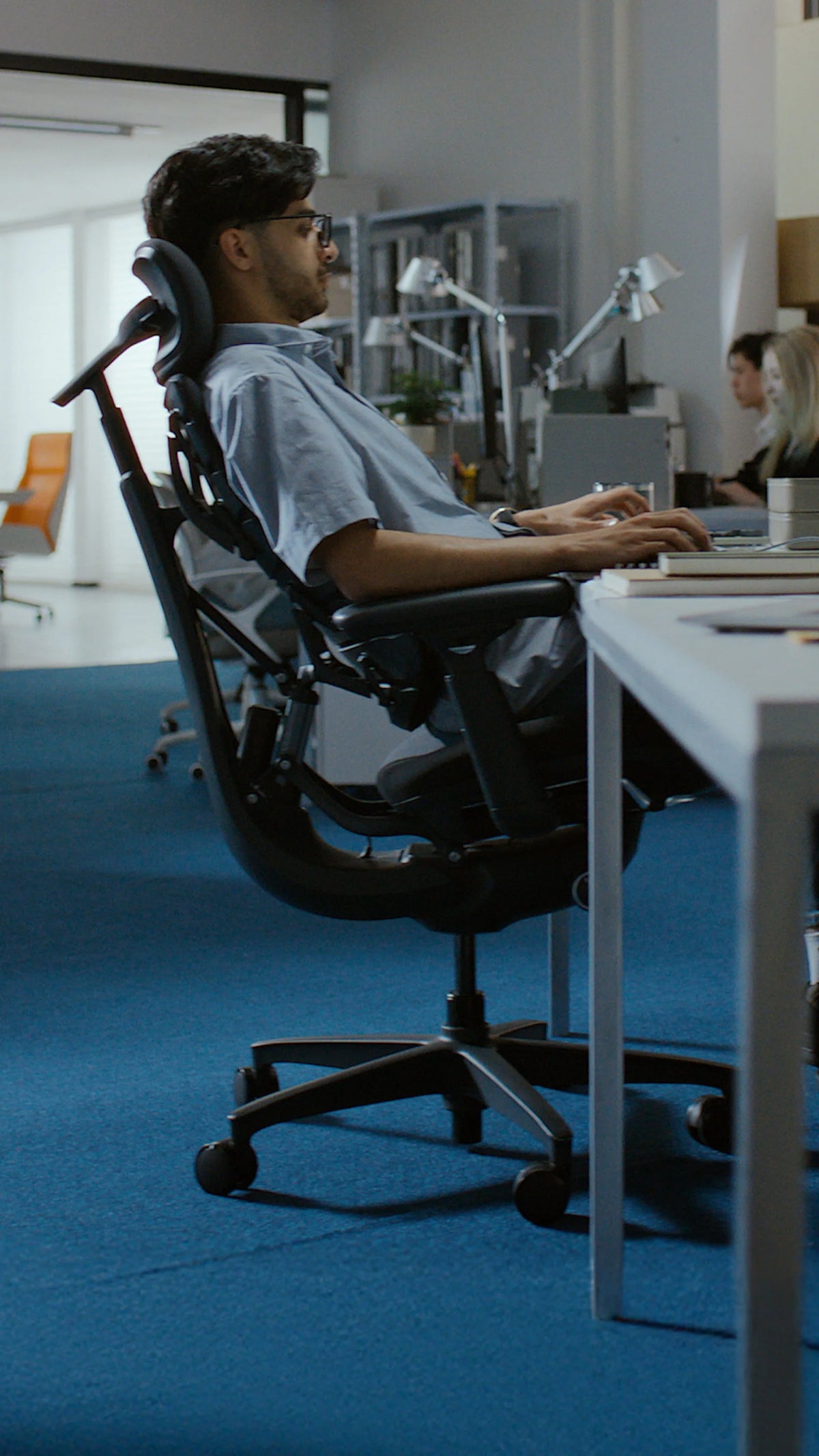 LiberNovo Omni Dynamic Ergonomic Chair – Electric Lumbar Support, SyncroLink Movement & 160° Recline