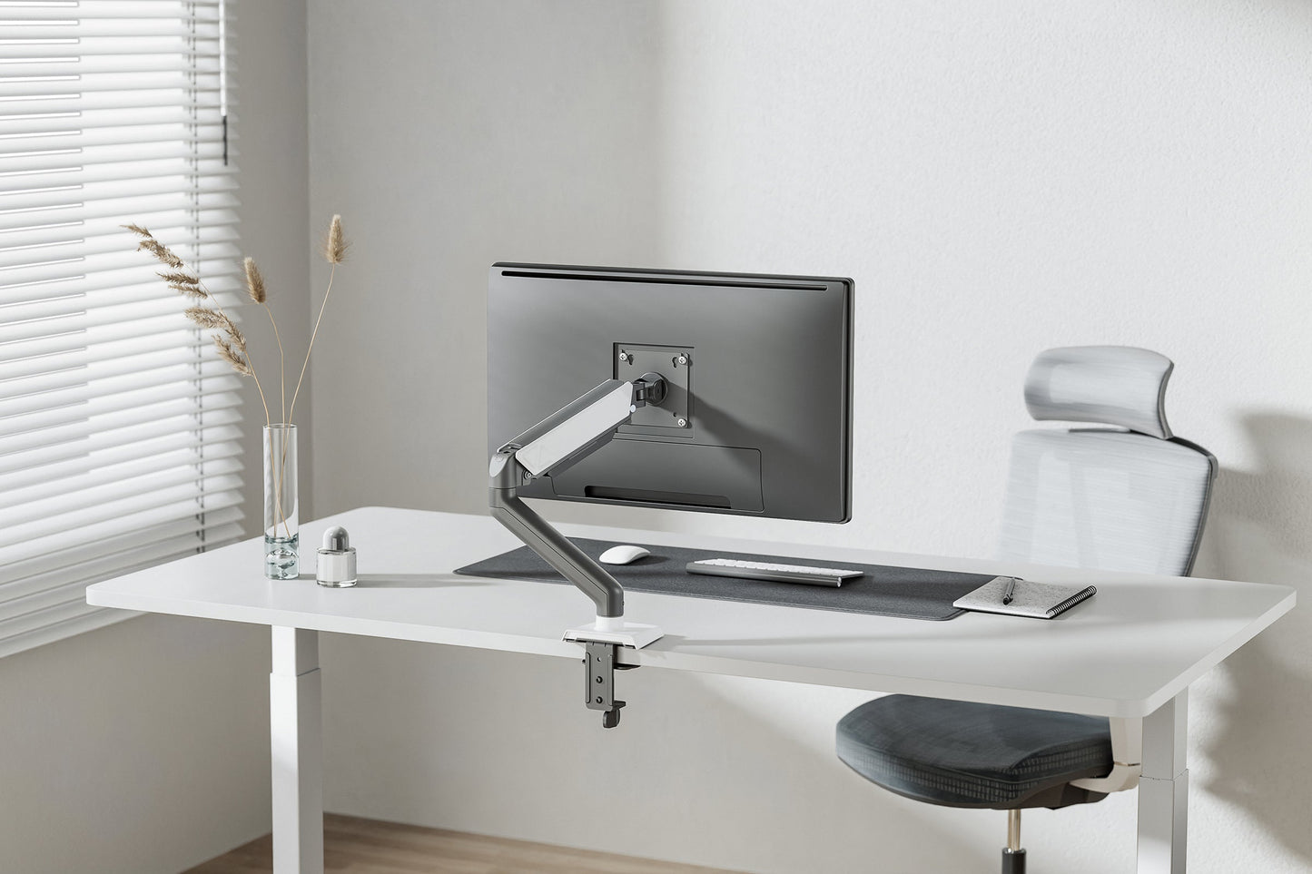 Ergonest Monitor Arm – Gas Spring Swing Arm (17–32 in)