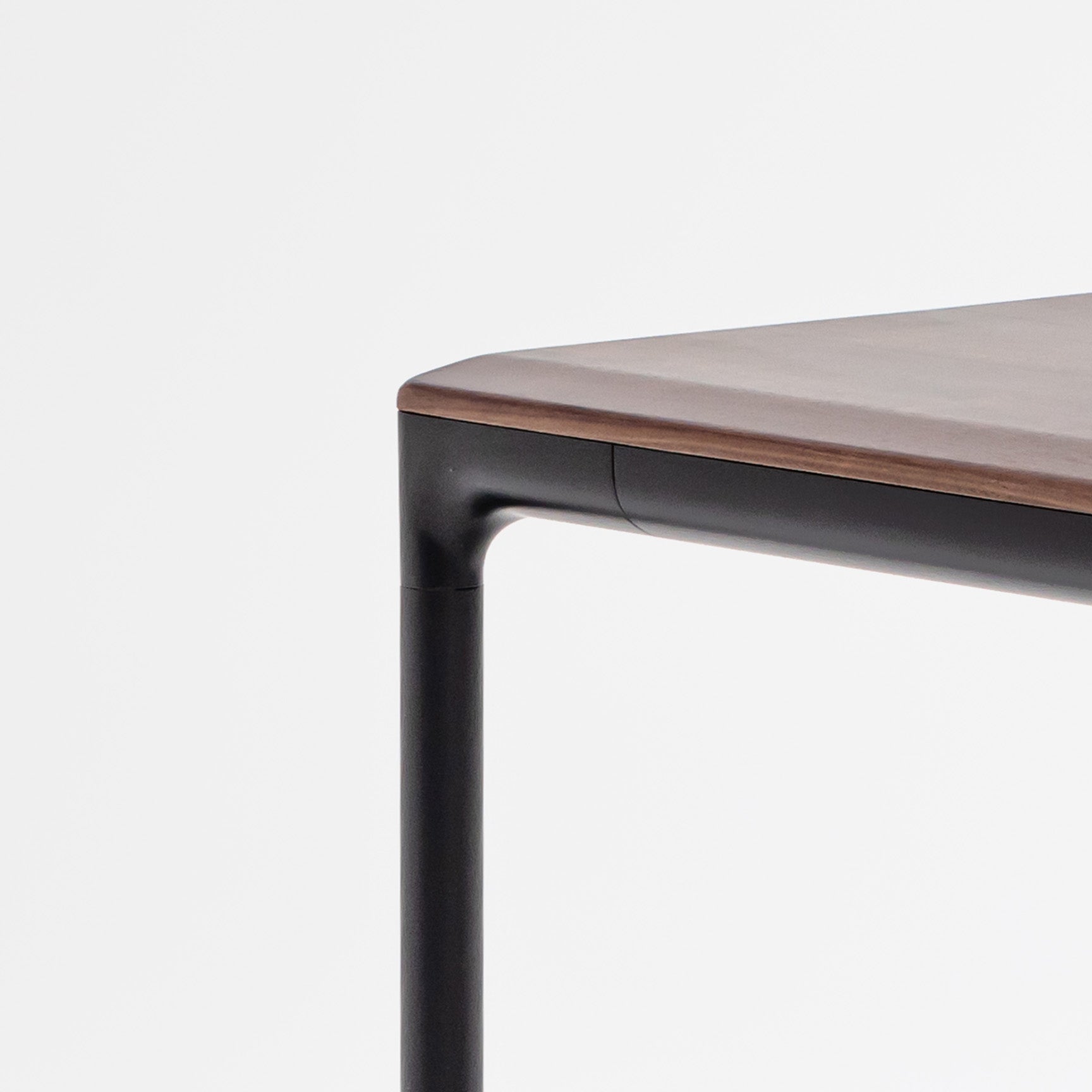 Beflo Tenon Mini Walnut Black Legs