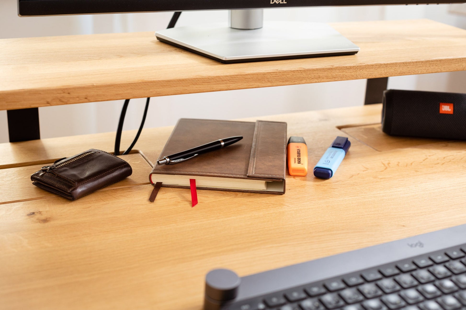 ErgoHide oak cable space desk close surface