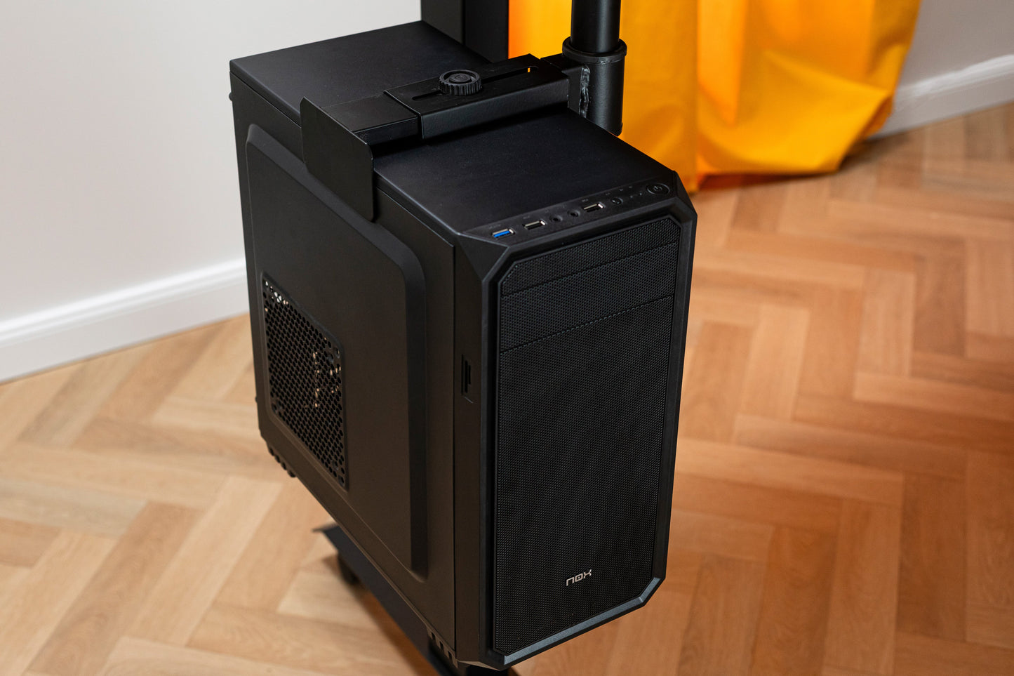 ErgoHide PC Holder detail
