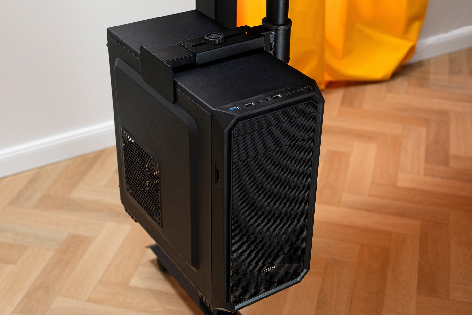 ErgoHide PC Holder detail