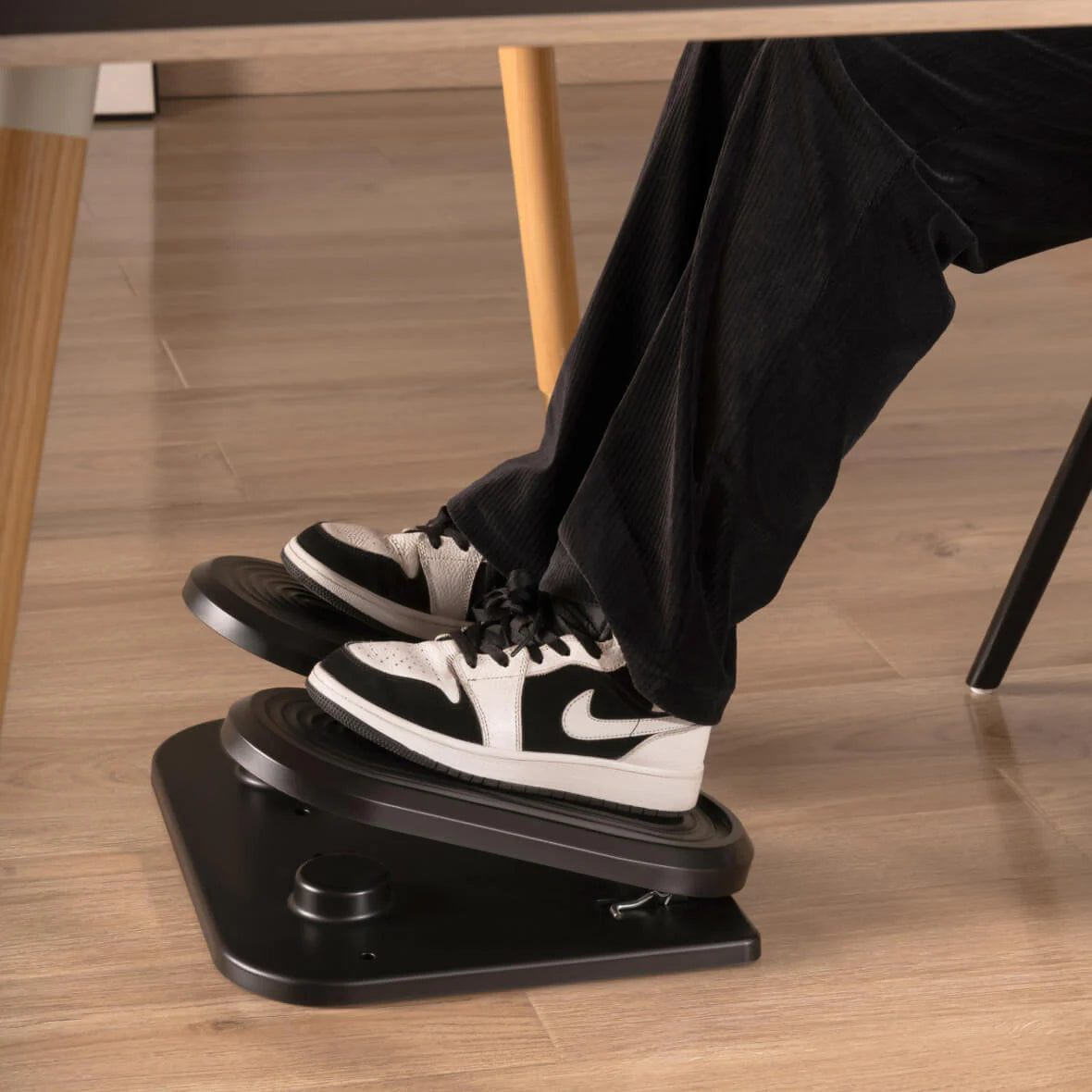 Ergonomic Footrest for Work and Study