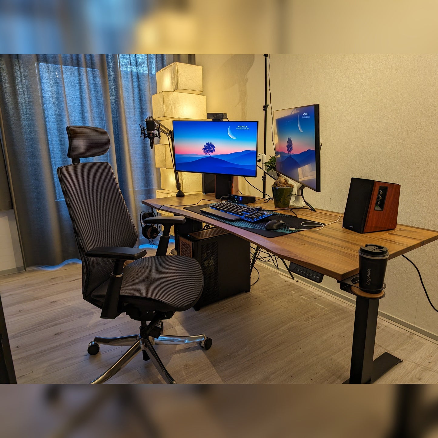 ErgoHide Standing Desk – With Extended Cable Space